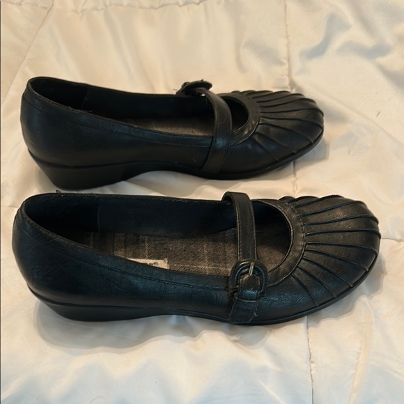 Black Mary Jane Wedges - Picture 5 of 6